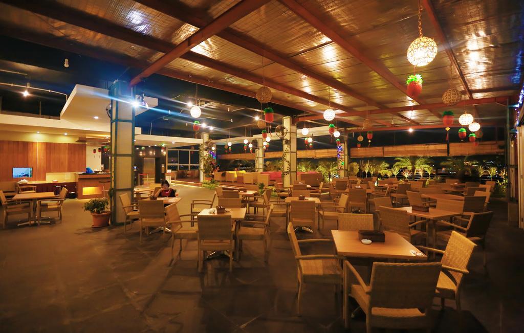 Borneo Hotel Pontianak Exterior photo