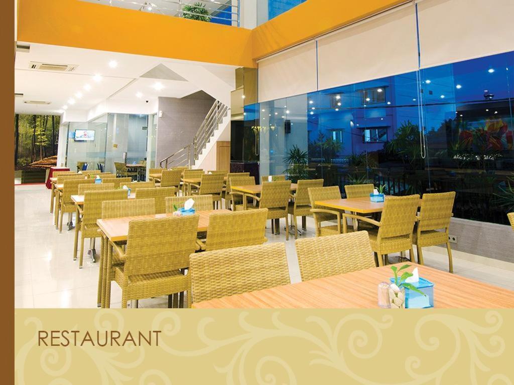 Borneo Hotel Pontianak Exterior photo