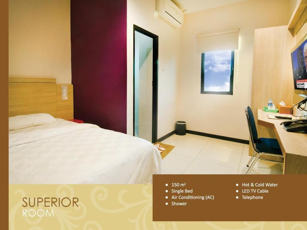 Borneo Hotel Pontianak Exterior photo