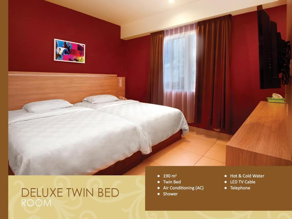 Borneo Hotel Pontianak Exterior photo