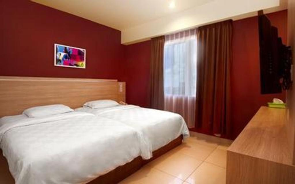 Borneo Hotel Pontianak Exterior photo