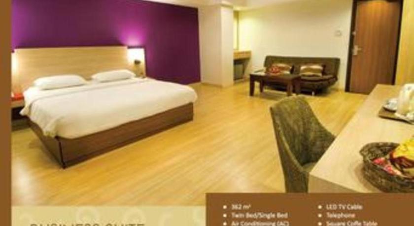 Borneo Hotel Pontianak Exterior photo