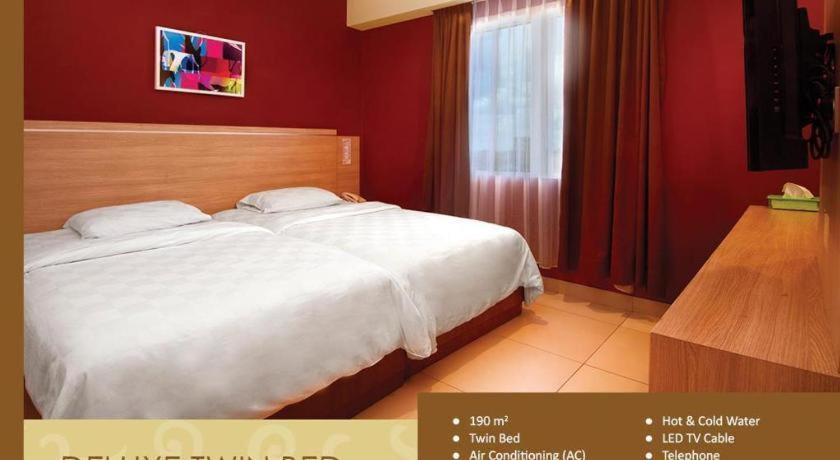 Borneo Hotel Pontianak Exterior photo
